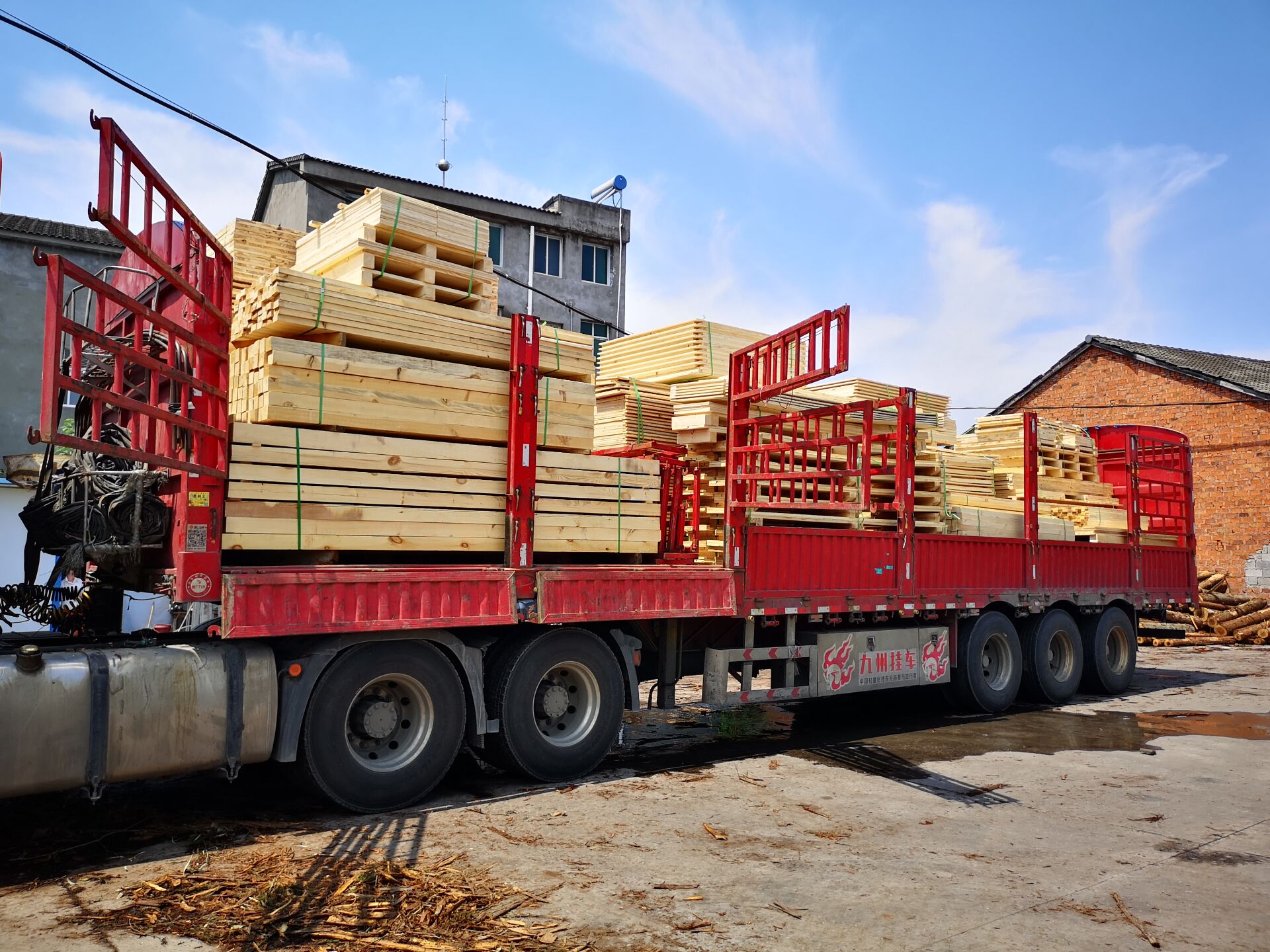 木包装箱装车运输