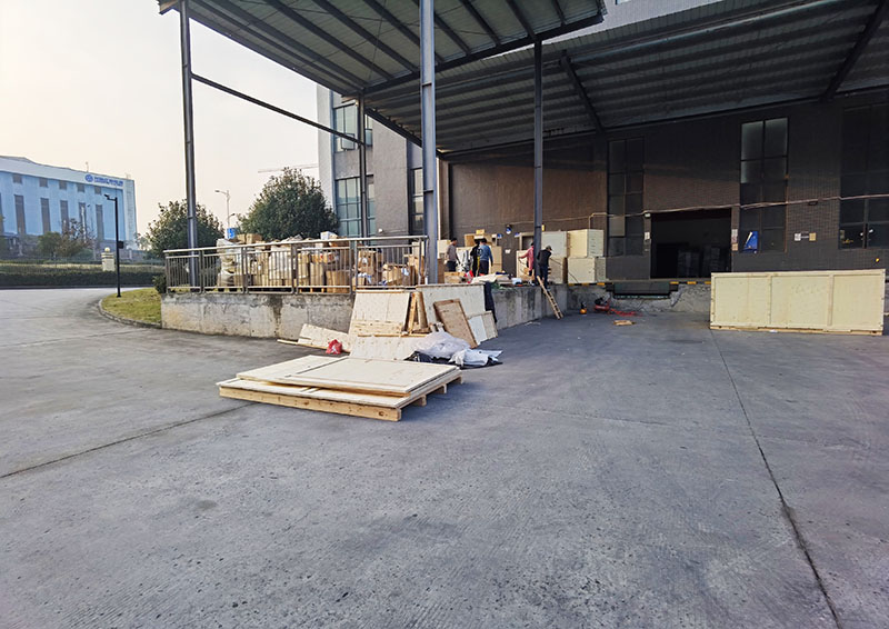 惠科设备出口越南的木包装箱项目